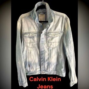 Calvin Klein-Men’s large hombre-fade trucker jean jacket.Snap front/6 Pocket EUC